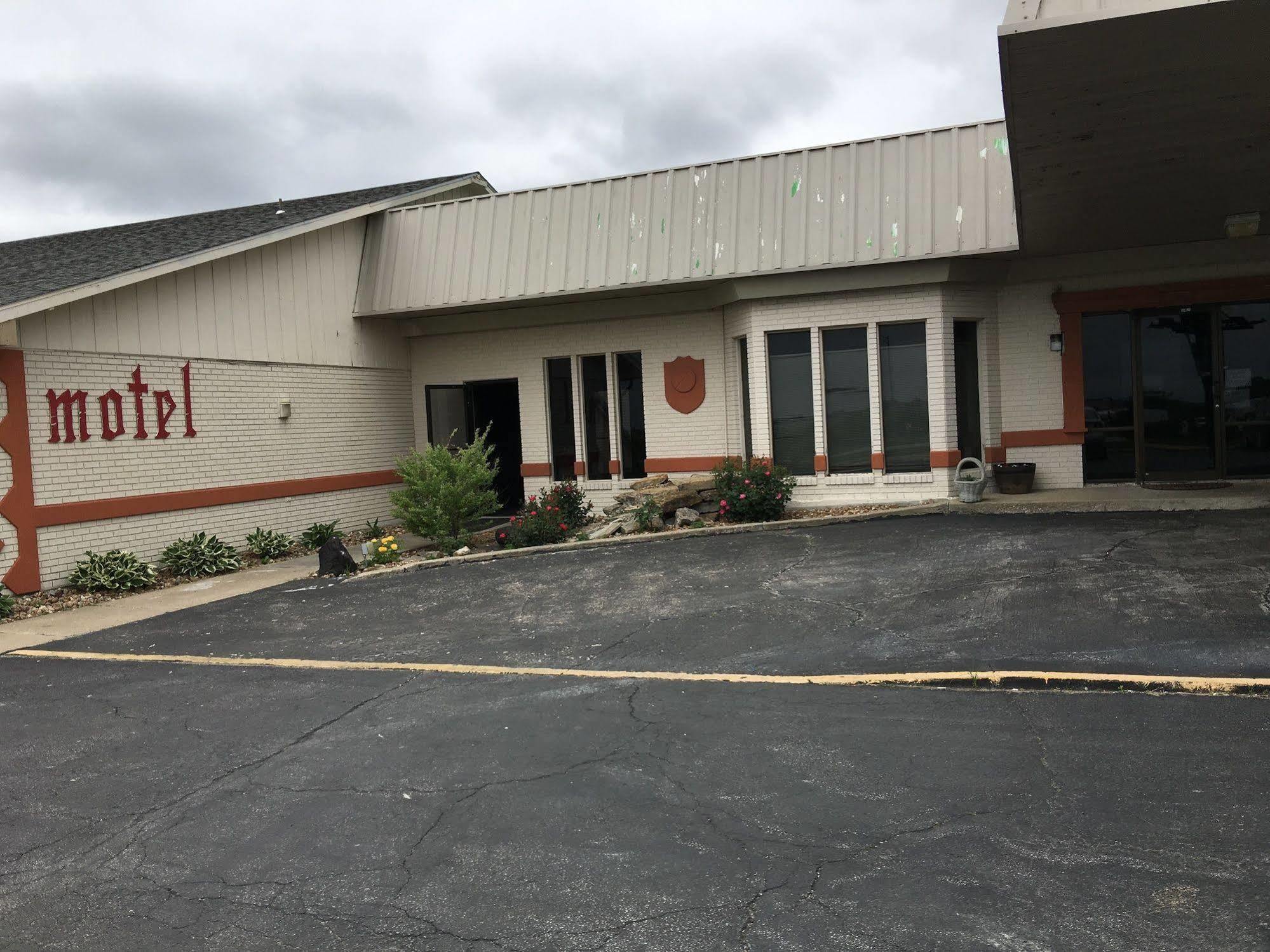 Surestay Hotel By Best Western Higginsville Екстериор снимка